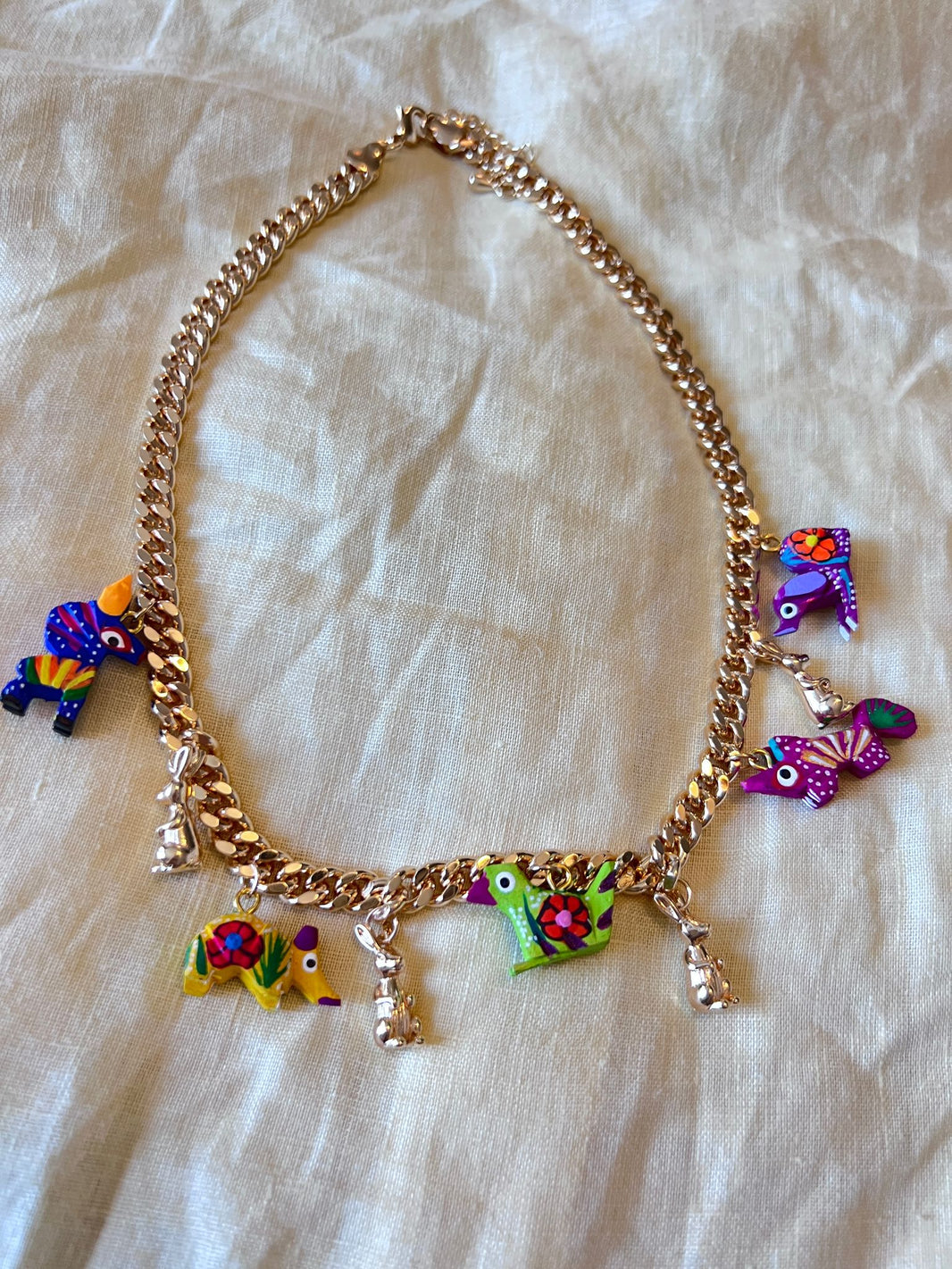 Alebrije necklace con chapa de oro